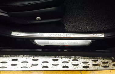 ประเทศจีน แผ่นประตูเหล็กกล้าไร้สนิมสำหรับ Mercedes Benz GLC 2015 / ประตูด้านข้าง Scuff Plate ผู้ผลิต